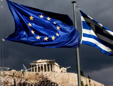 Bloomberg: Ίσως η Ελλάδα χρειαστεί πρόσθετα δημοσιονομικά μέτρα για το 2018